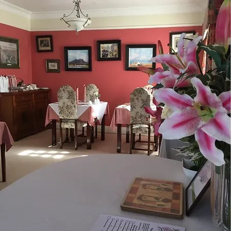 Gasthuis Maple Droichead an Chaisleáin