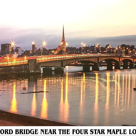 Maple 4* Droichead an Chaisleáin